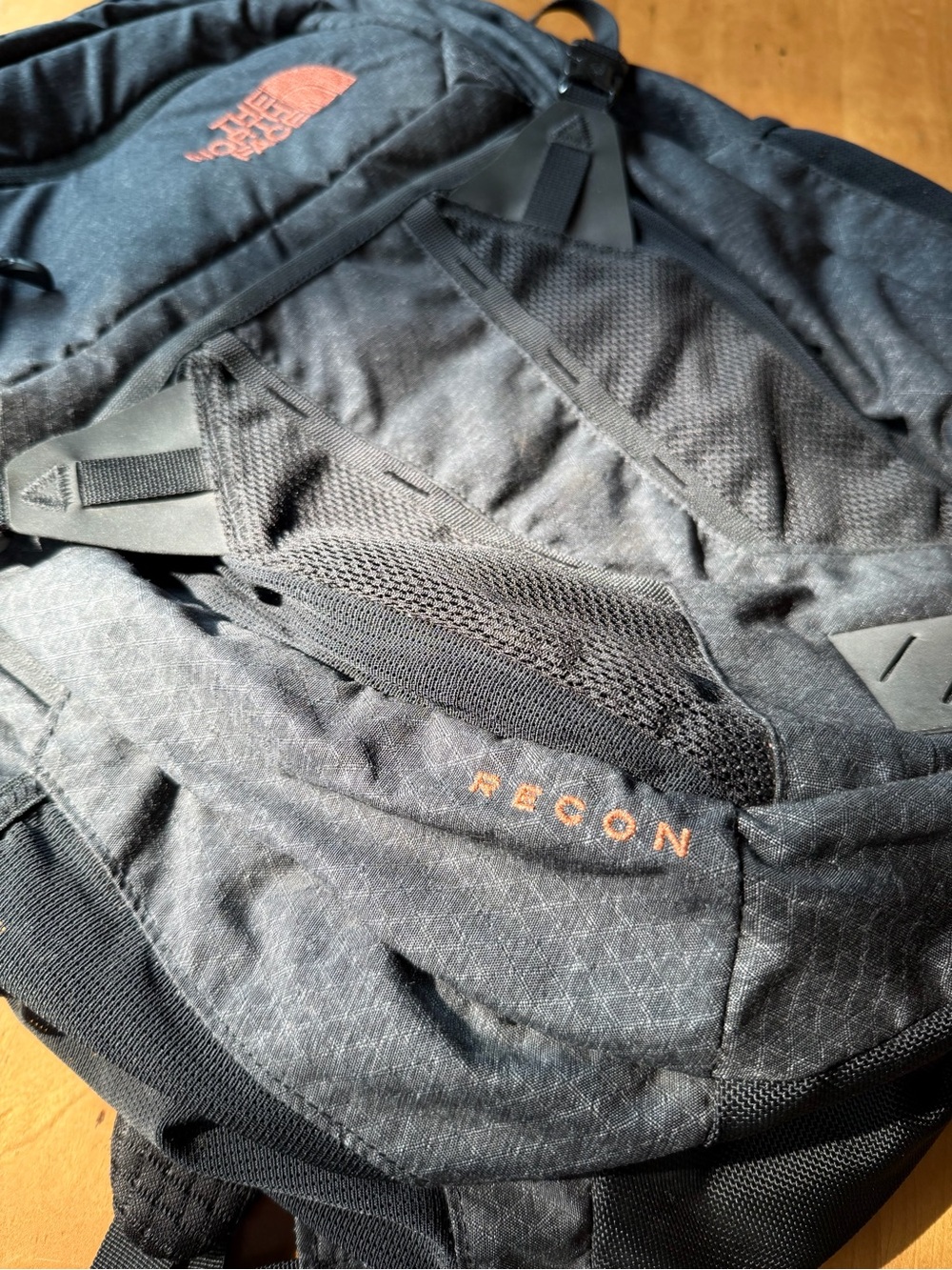 The North Face Recon 30L Backpack - Picture 9 of 9
